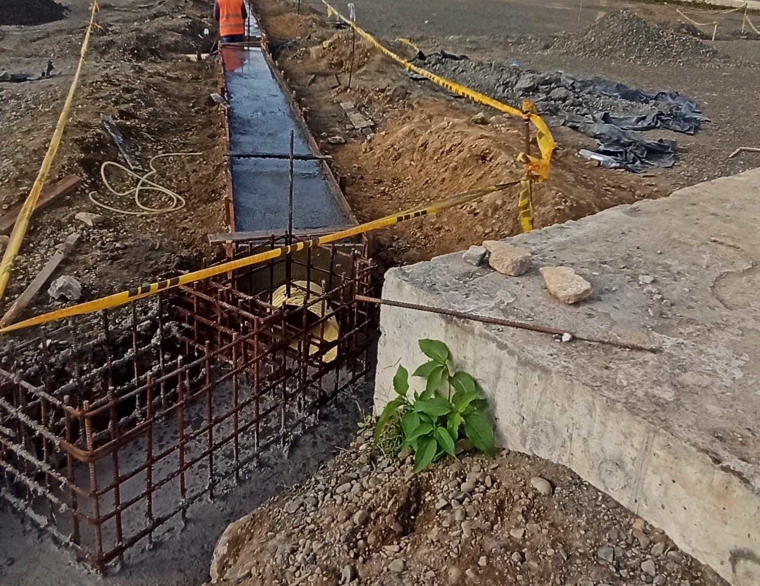Construcción de redes de acueducto y alcantarillado en el Aeropuerto Matecaña, Pereira (1/3)