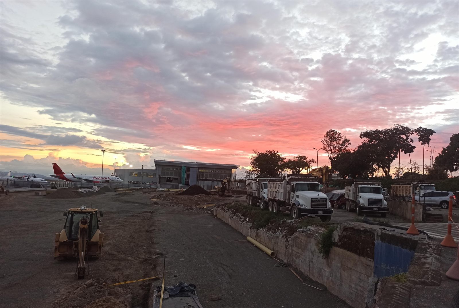 Construcción de redes de acueducto y alcantarillado en el Aeropuerto Matecaña, Pereira (2/3)
