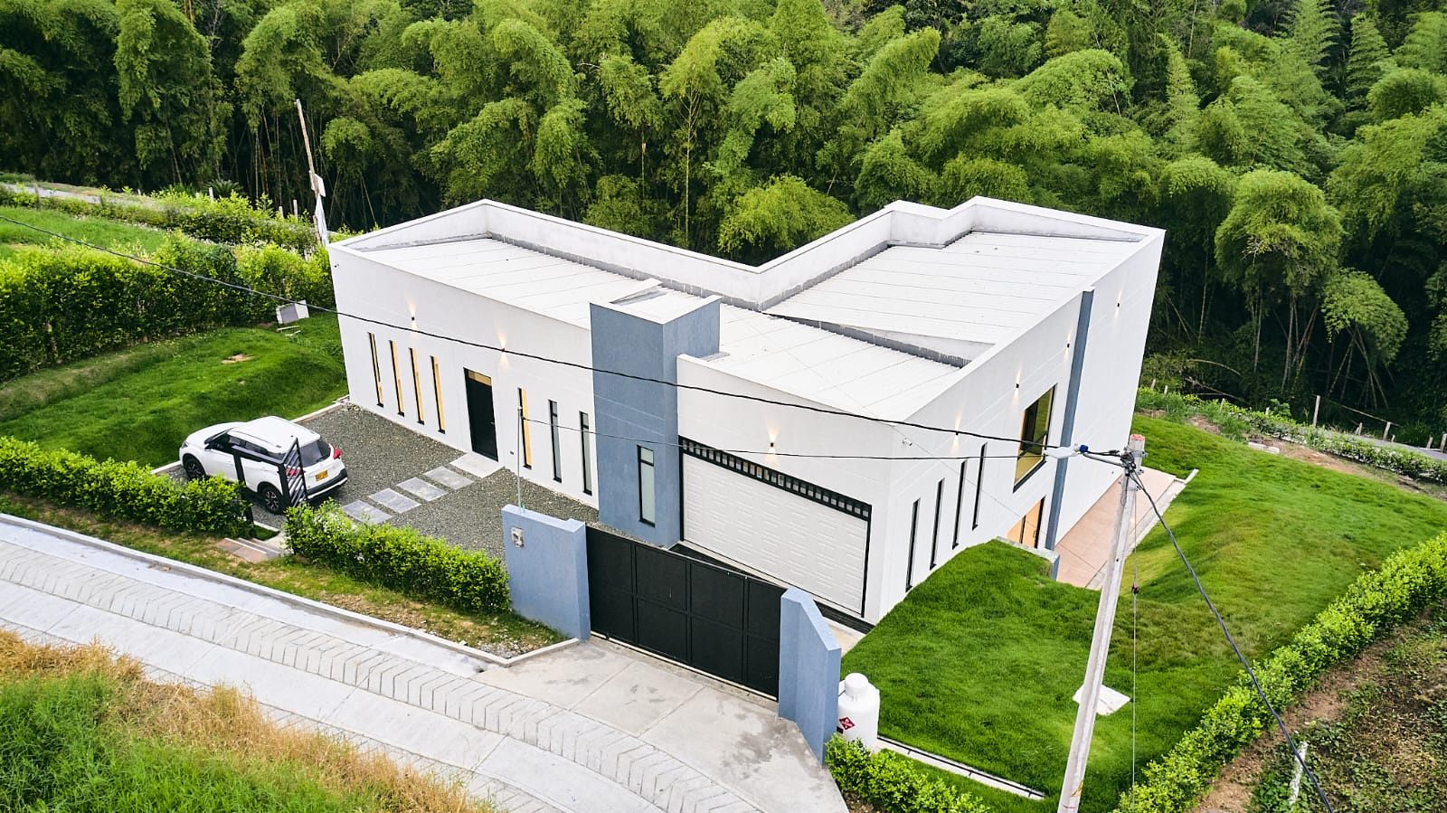 Two-storey country house built in Alcalá, Valle del Cauca, Colombia (2/6)