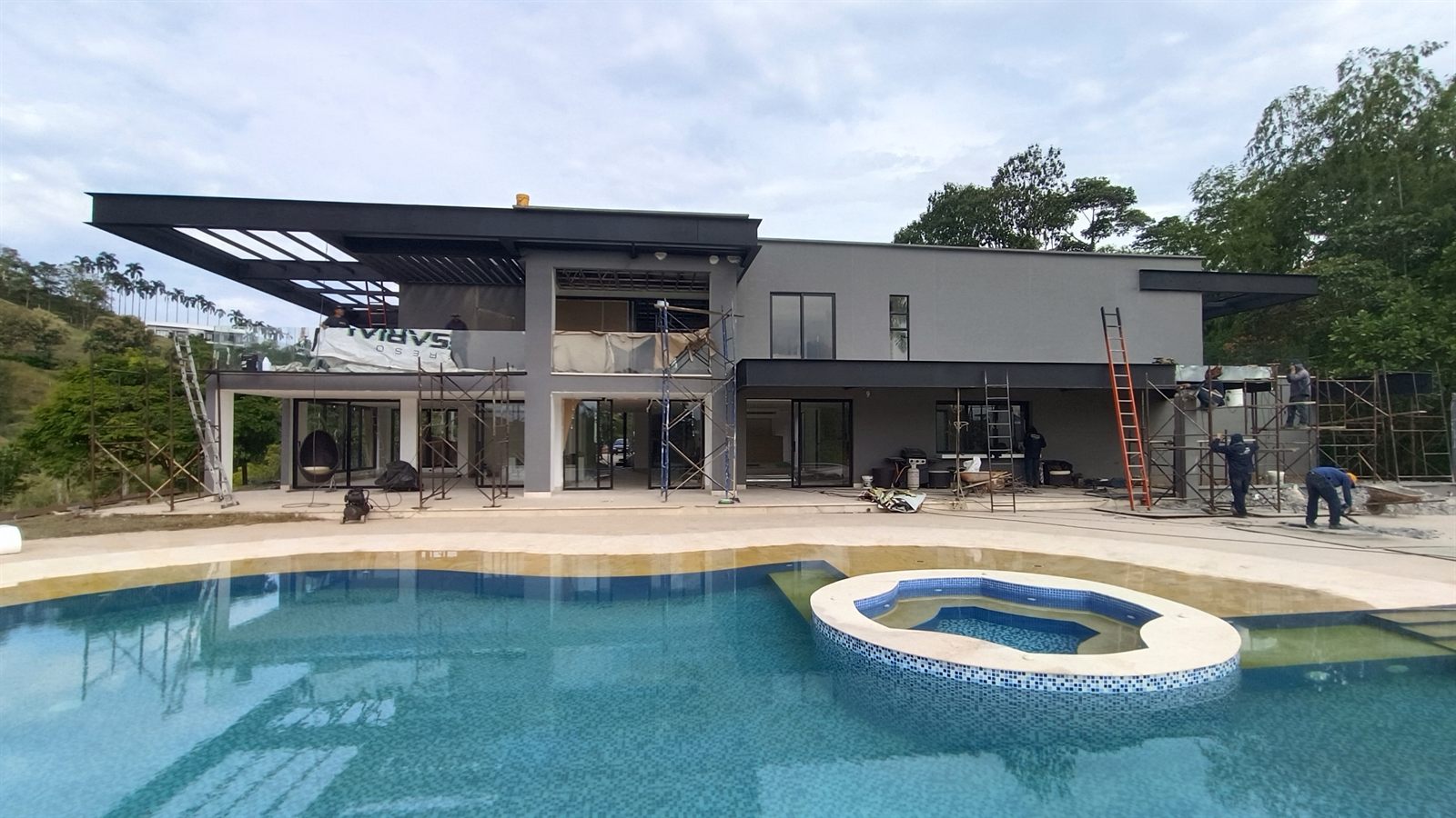 Country home with swimming pool built in Pereira, Risaralda, Colombia (1/5)